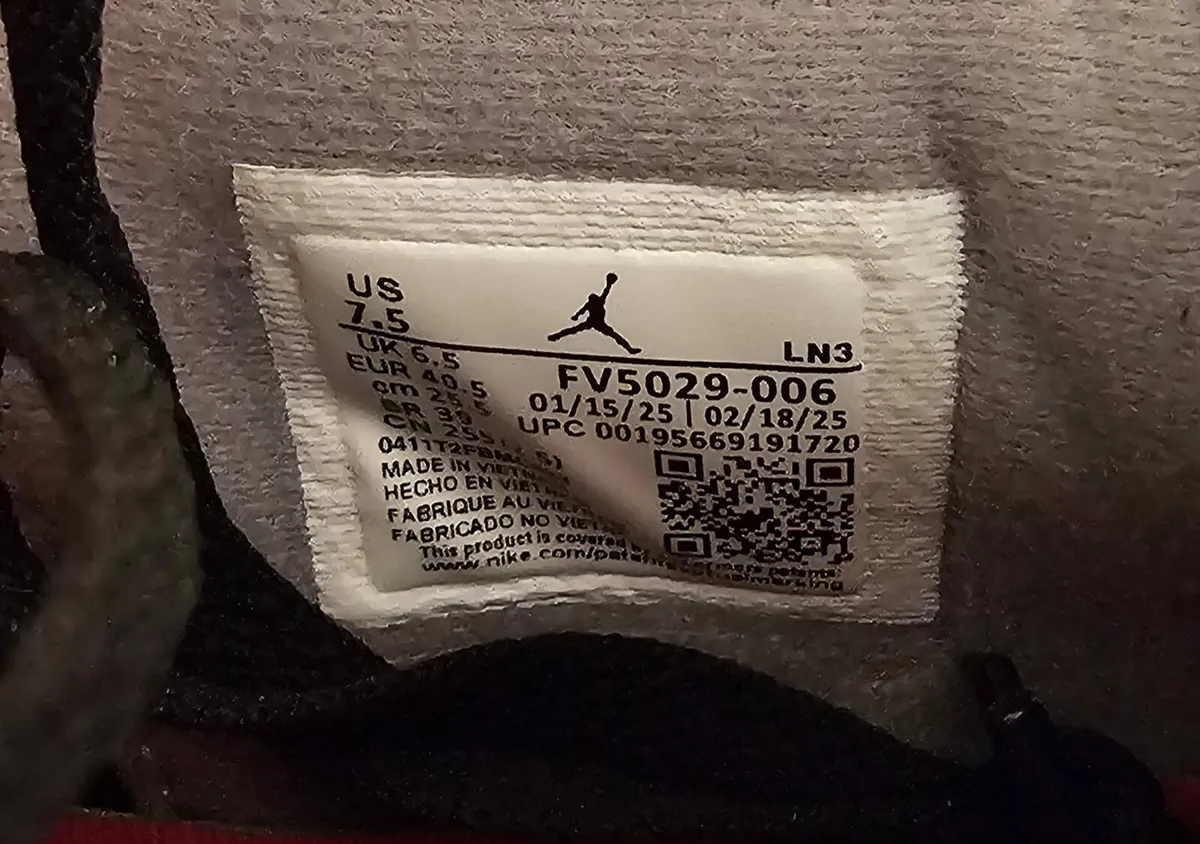 Nike Air Jordan 4 - Image 4