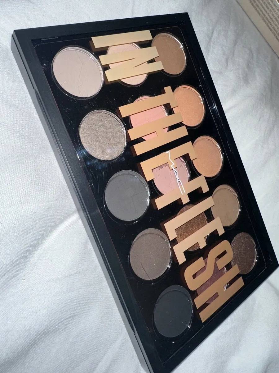 Mac In the Flesh Eye shadow Palette - Image 1