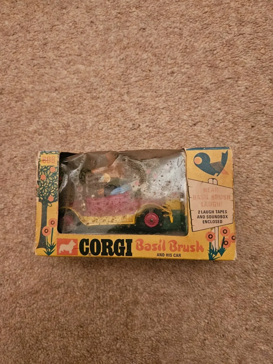Corgi 1970's Basil Brush - Image 2
