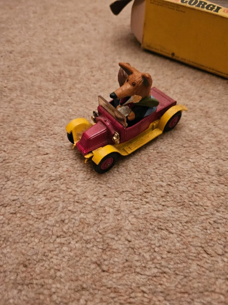 Corgi 1970's Basil Brush - Image 3