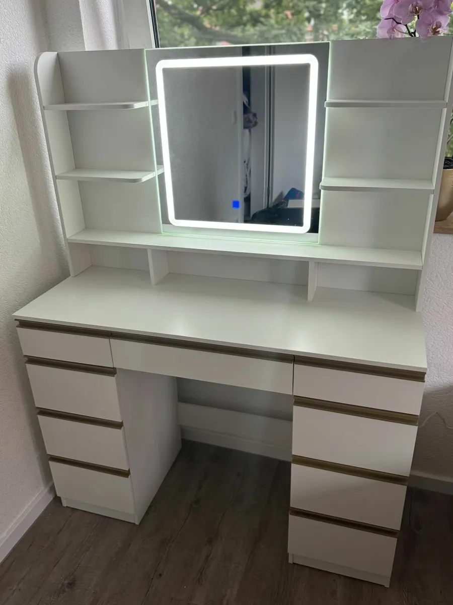 Dressing table with LED  Lighting - Image 4