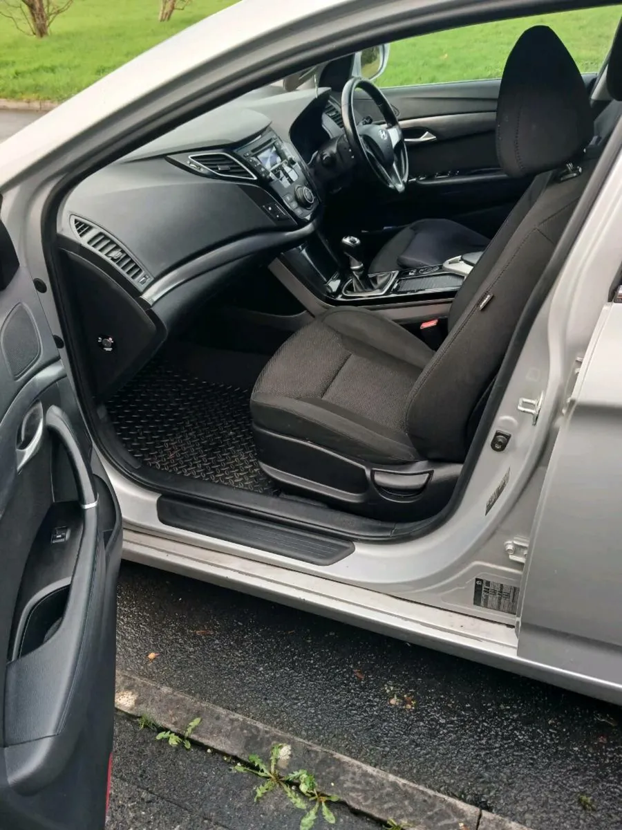 2014 Hyundi i40 Diesel Estate - Image 2