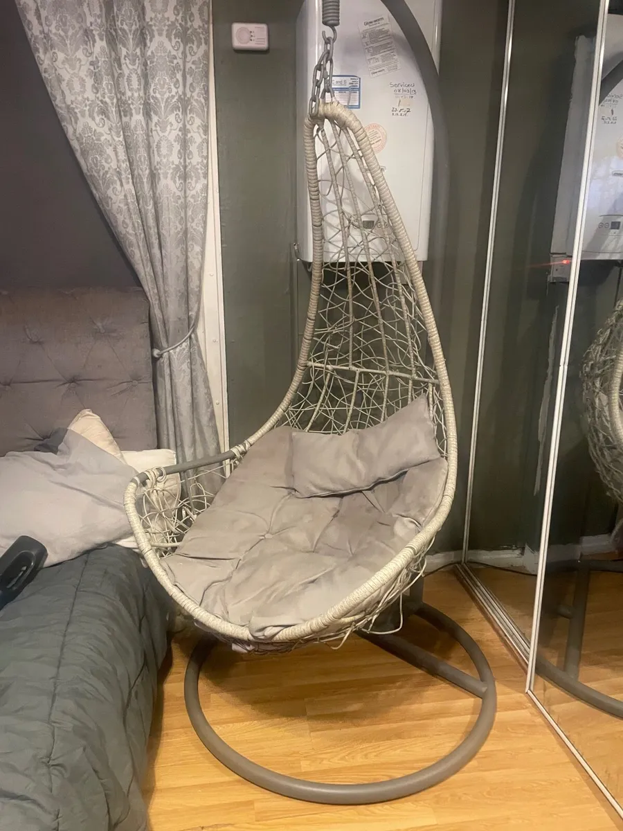 Swing chair - Image 1