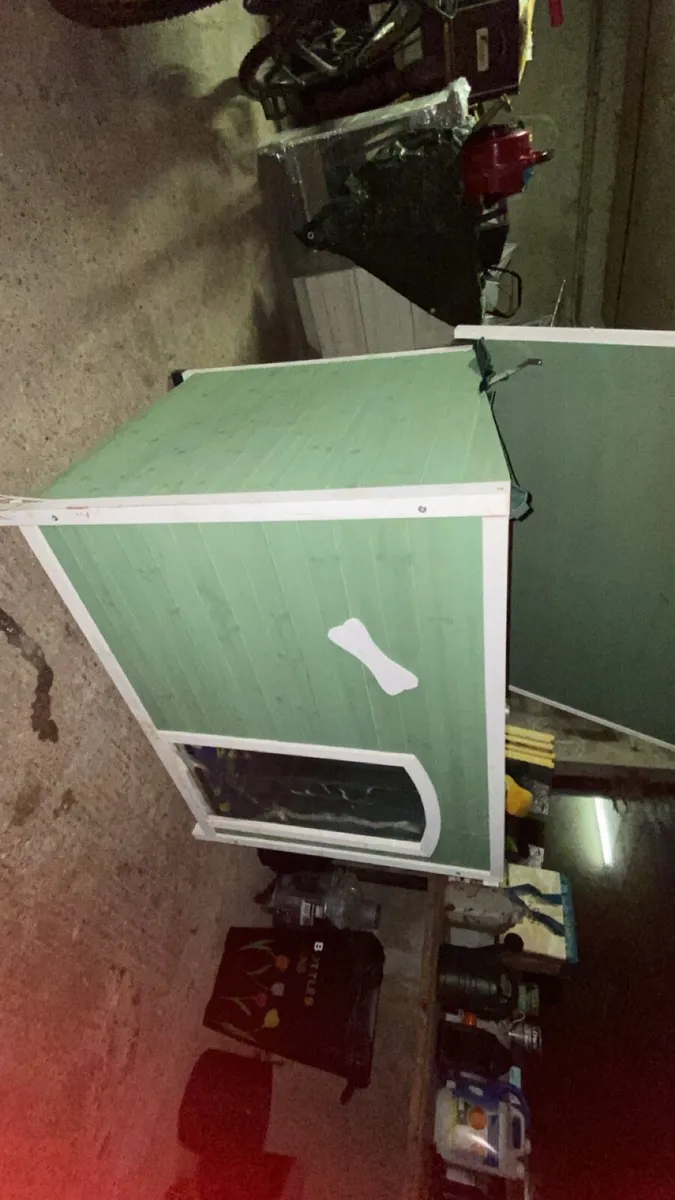 Dog house - Image 1