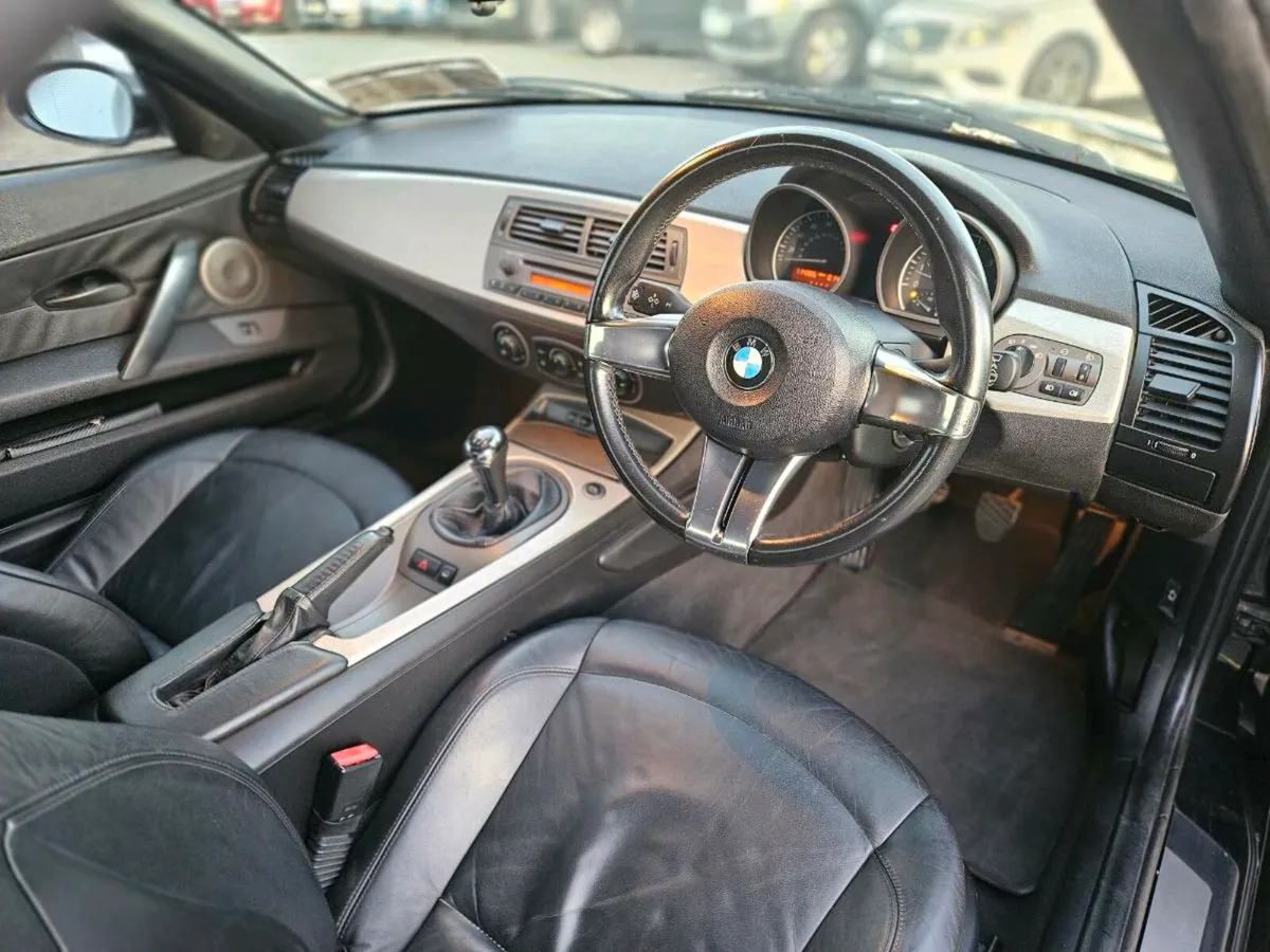 2003 BMW Z4 3.0 V6 - Image 2