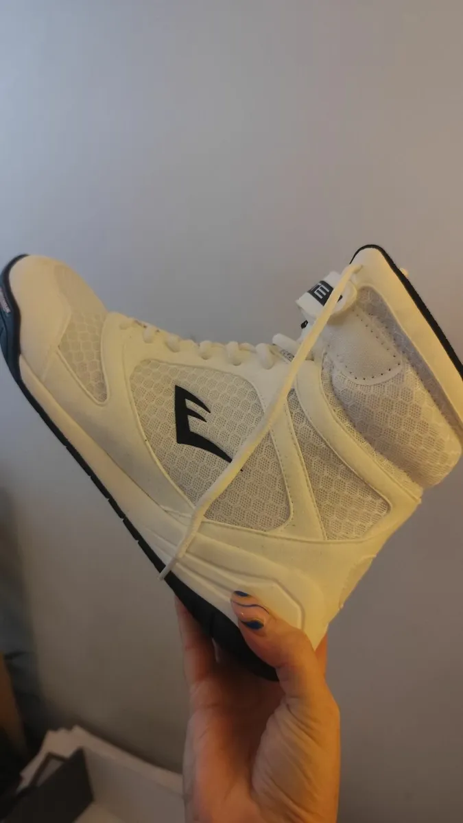 Everlast Elite boxing boots are a size 9 UK. - Image 2