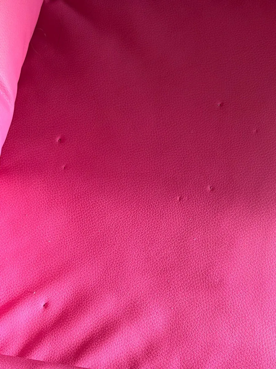 Pink armchair - Image 2