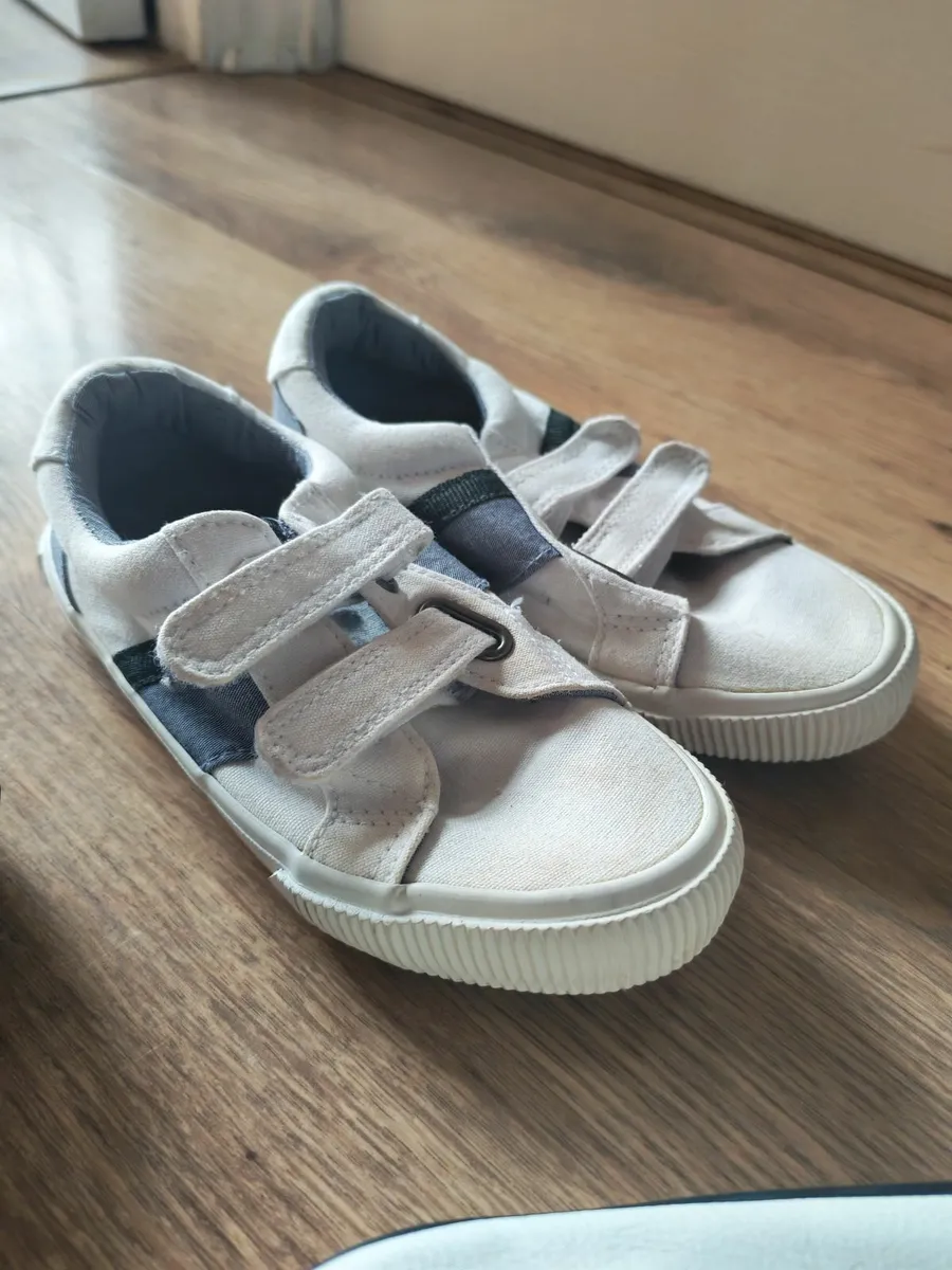 Boys Runners €5 for the lot - Image 4