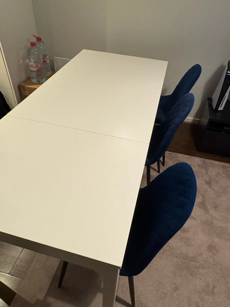 Table plus 4 chairs - Image 2