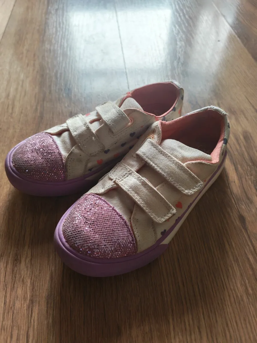 Girls Clarks Shoes Size 10 €4 - Image 1