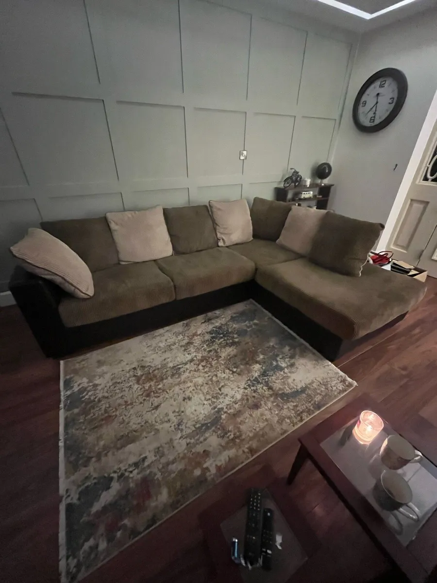 L shaped couch - Image 1