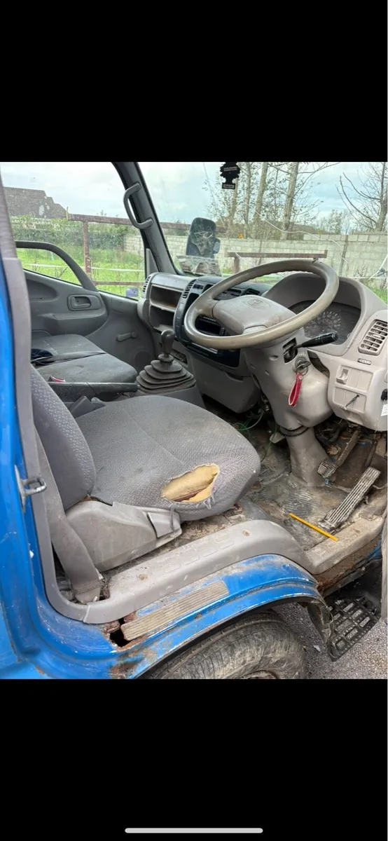 2004 Toyota dyna parts or export - Image 4