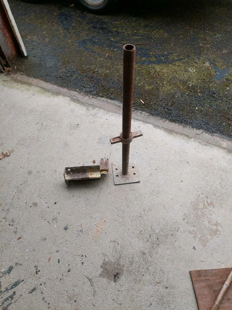 Scaffolding jacks and single boards bars - Image 1