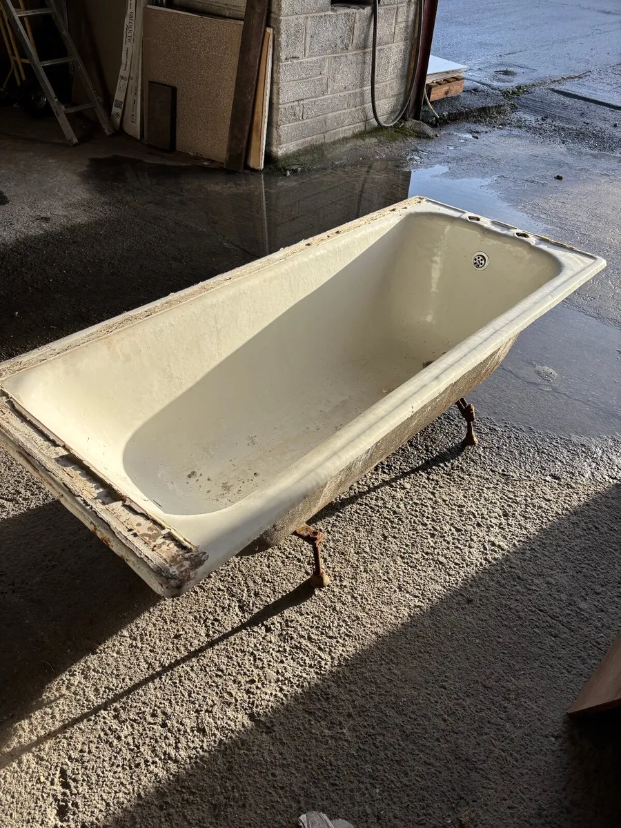 Cast Iron Bath - Image 3