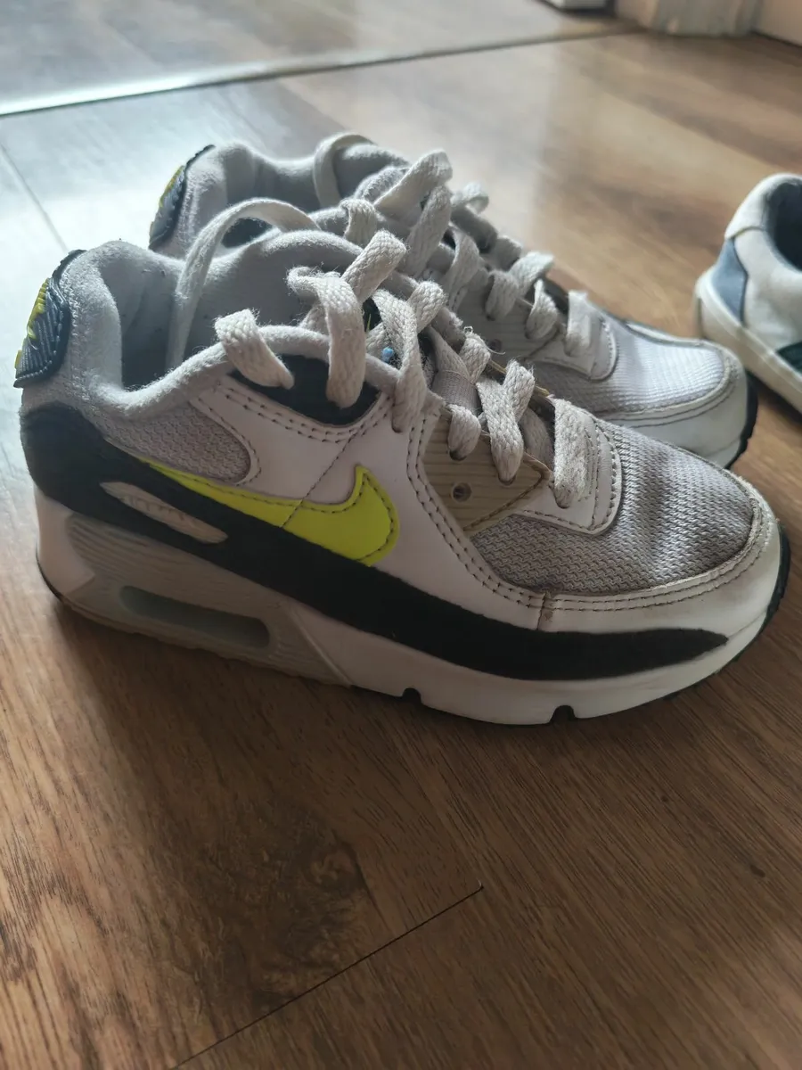 Boys Runners €5 for the lot - Image 3