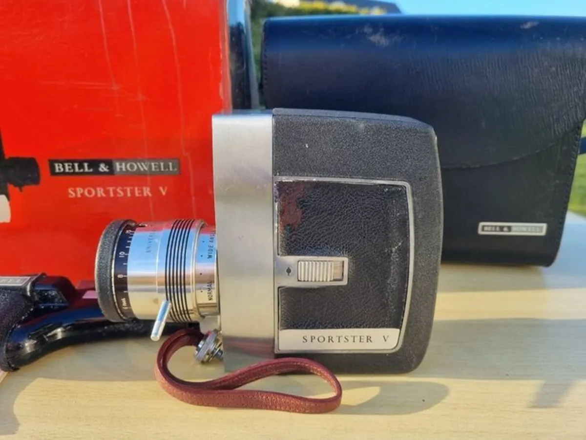 Vintage Movie Camera - Bell&Howell Sportster V - Image 3