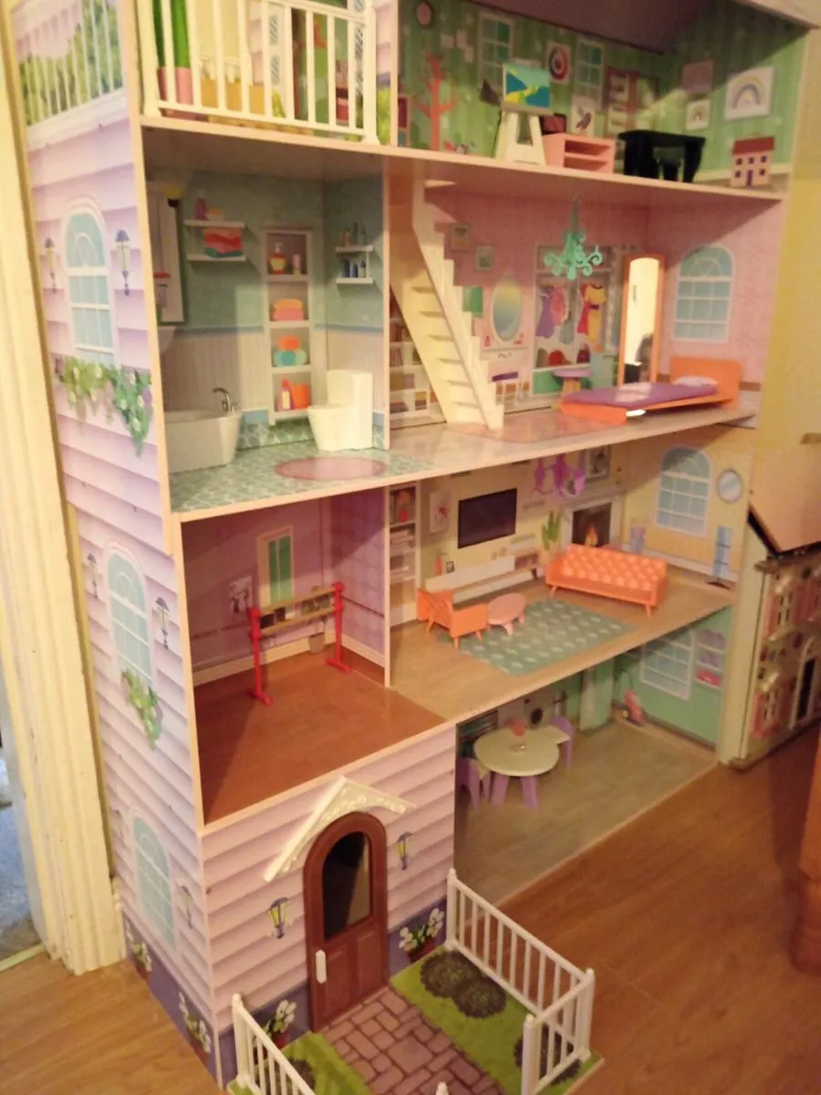 Giant dolls house - Image 2