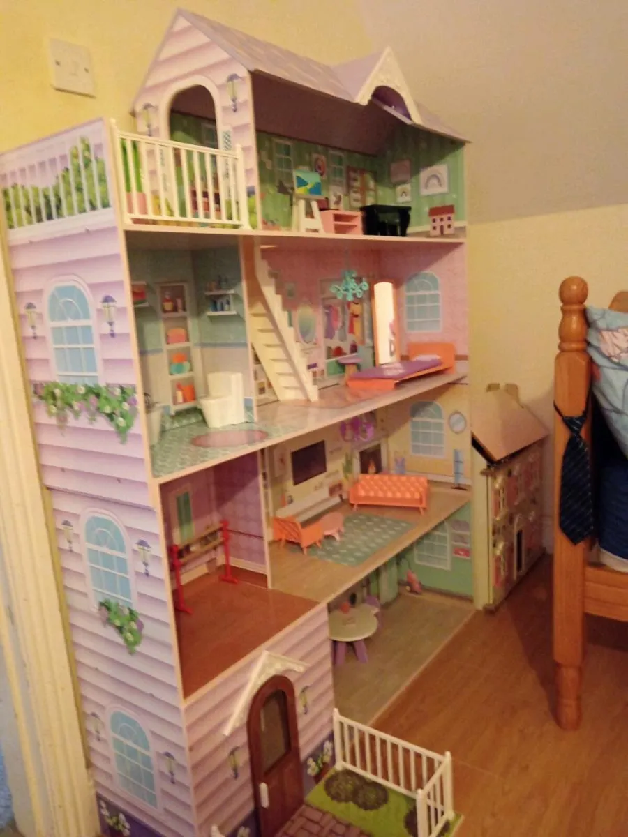 Giant dolls house - Image 3
