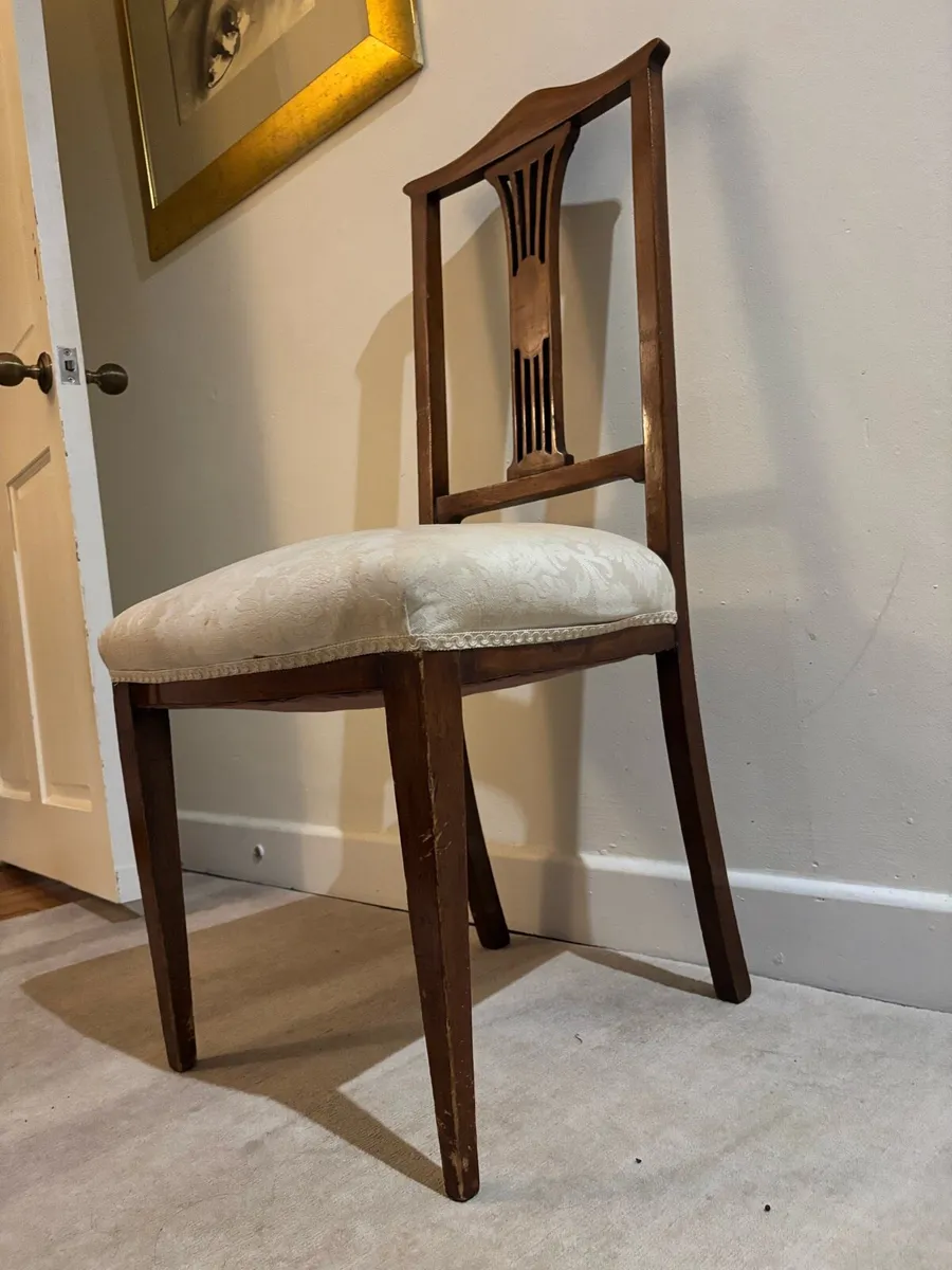 Antique chair - Image 1
