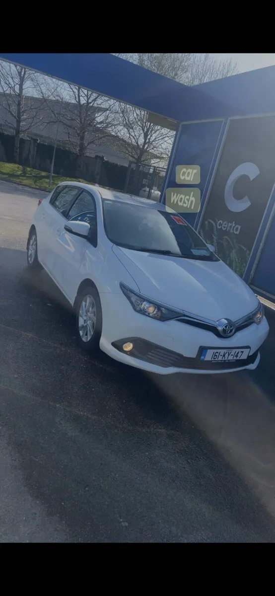 Toyota Auris 2016 - Image 2