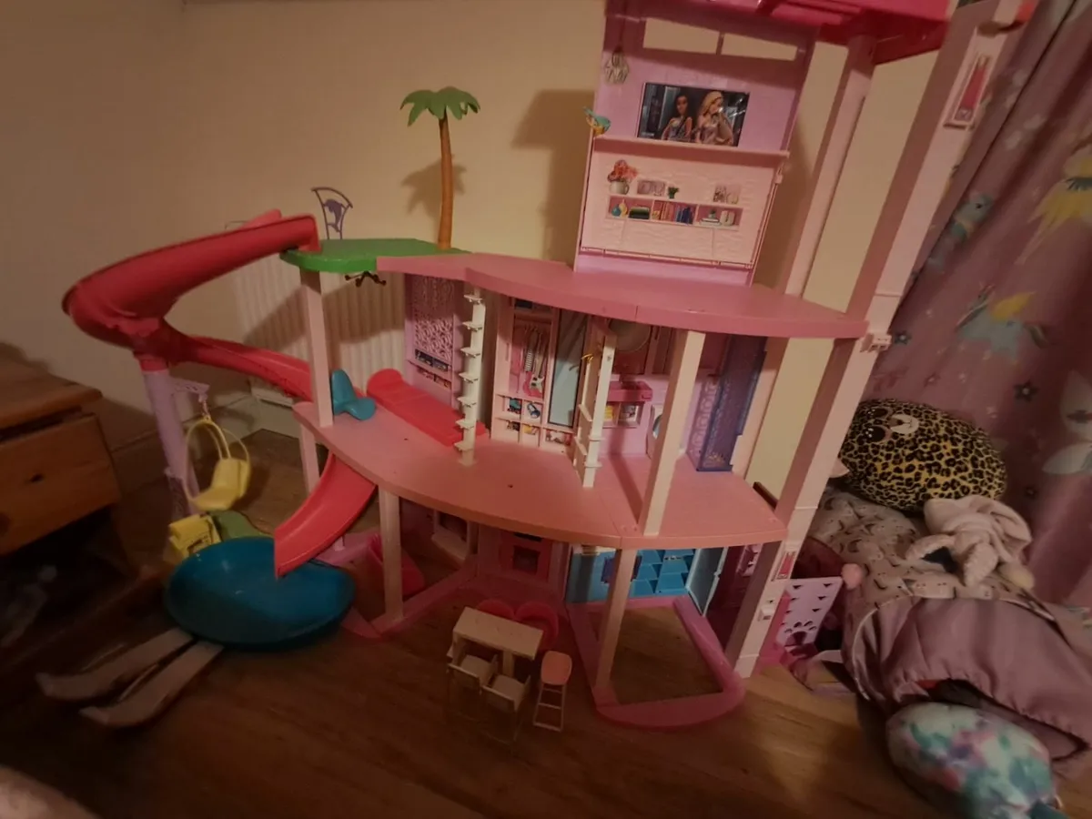 Barbie dreamhouse