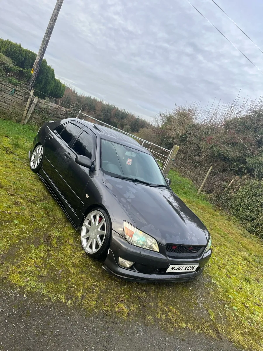 Lexus is200 sport - Image 1