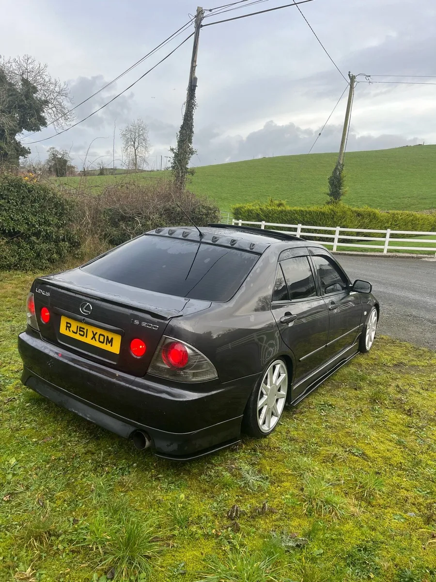 Lexus is200 sport - Image 3