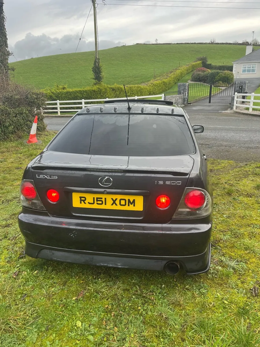 Lexus is200 sport - Image 4