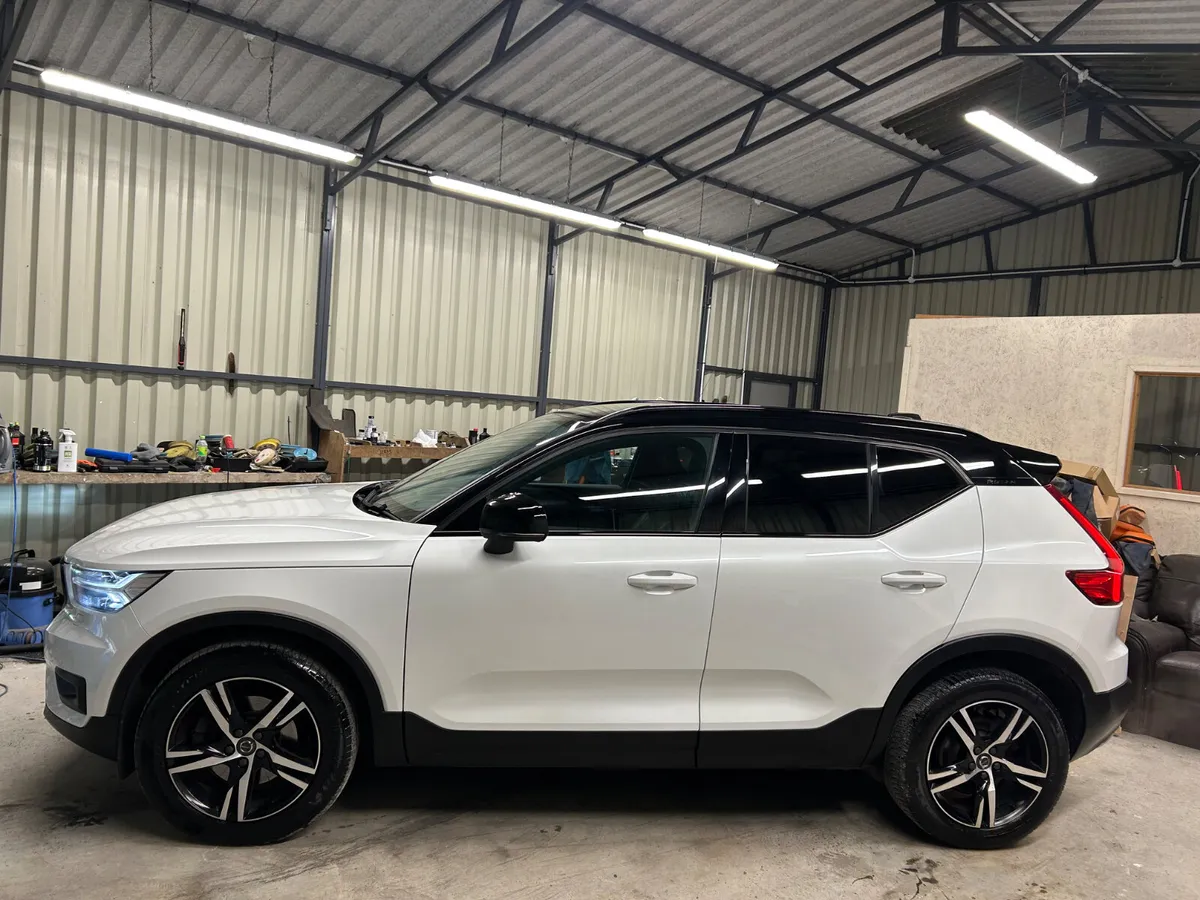 VOLVO XC40 2.0D4 190 AWD R/DESIGN G/T - Image 4