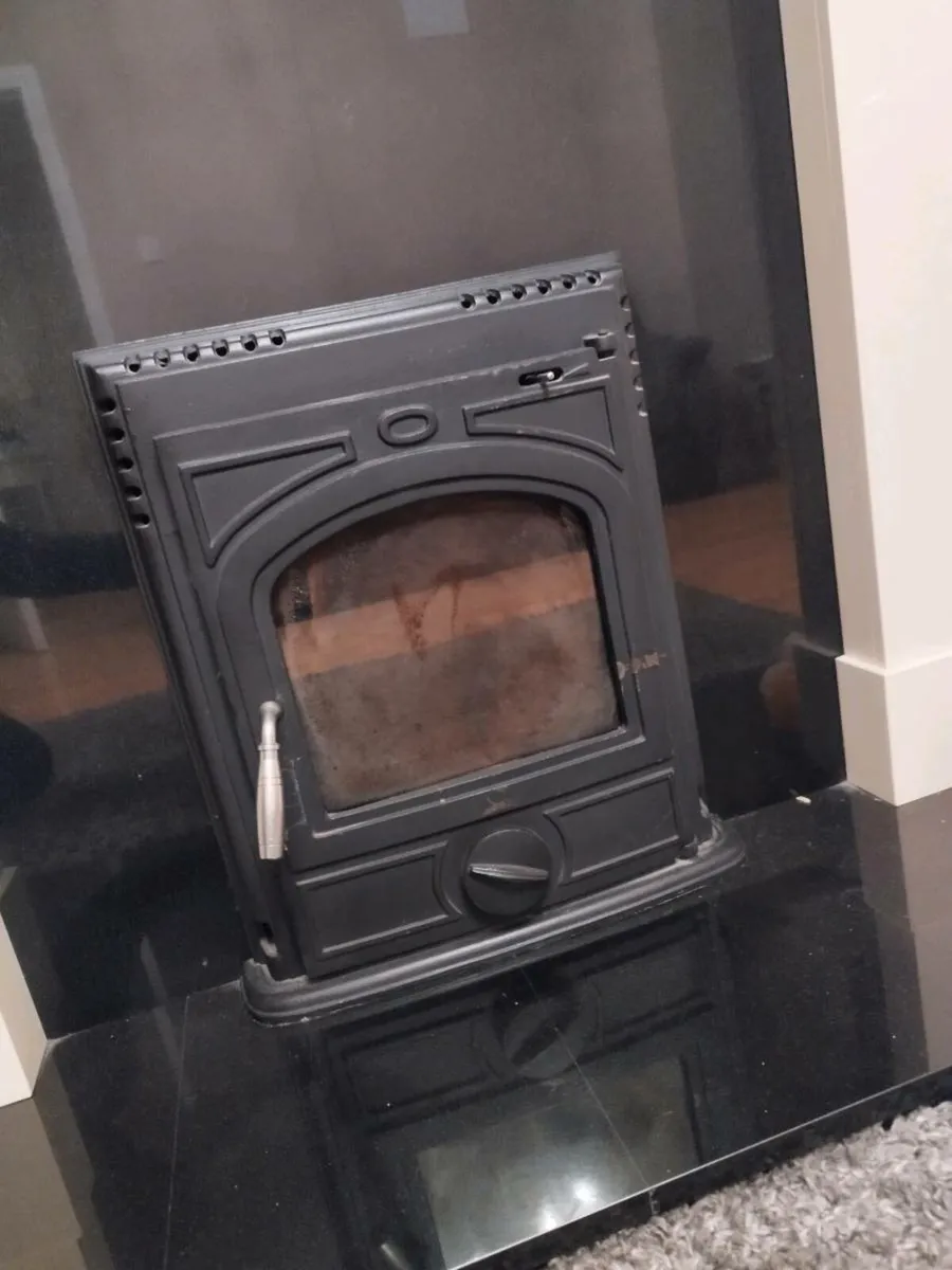 Insert stove and marble fireplace - Image 2