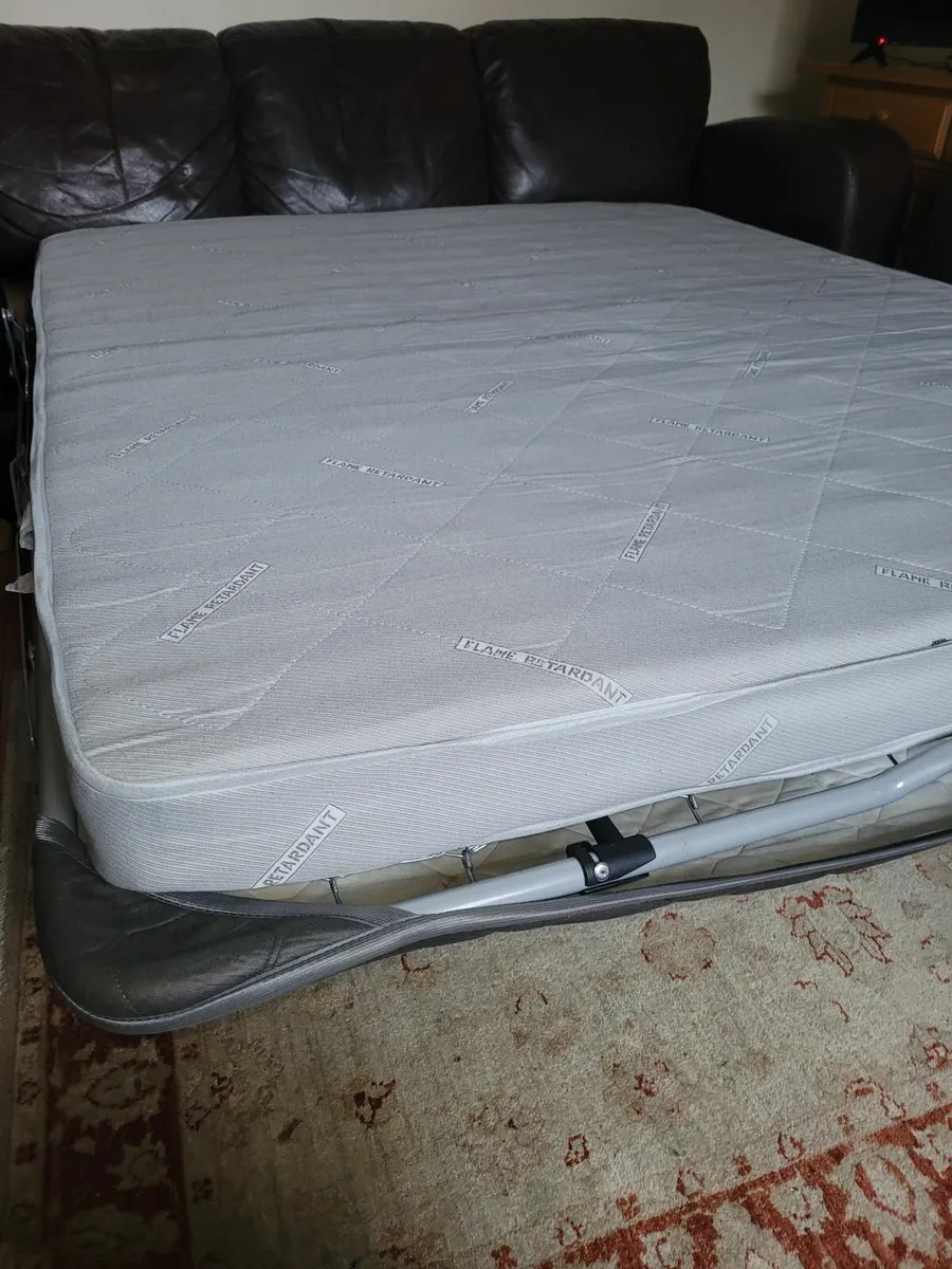 3 seater sofa bed - Image 3