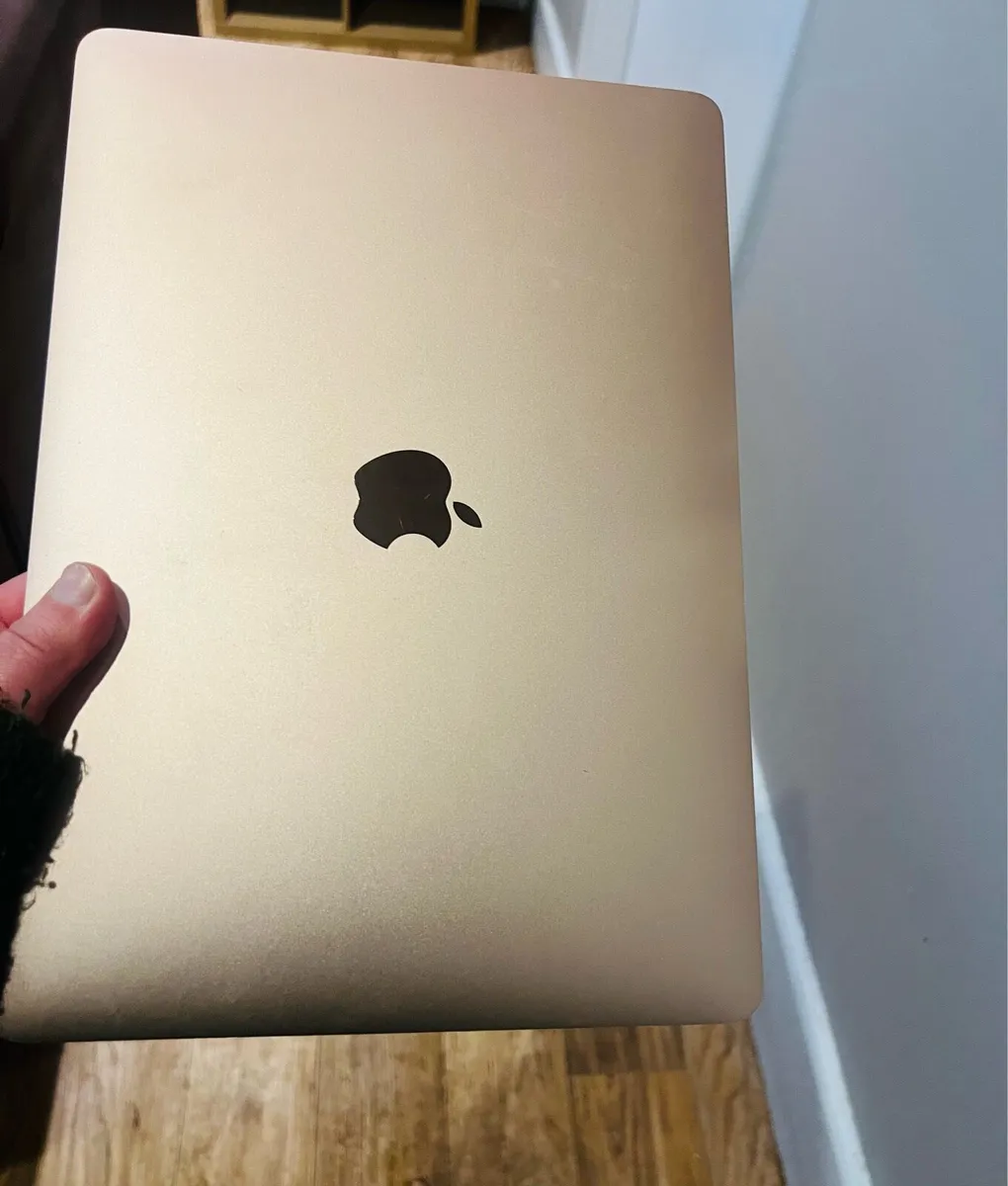 MacBook Air 13inch - Image 2