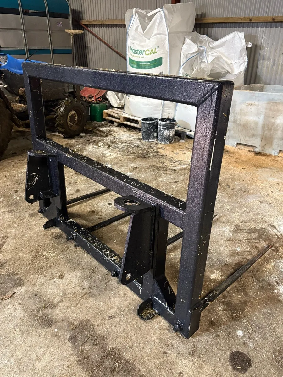 Bale spike - Image 1