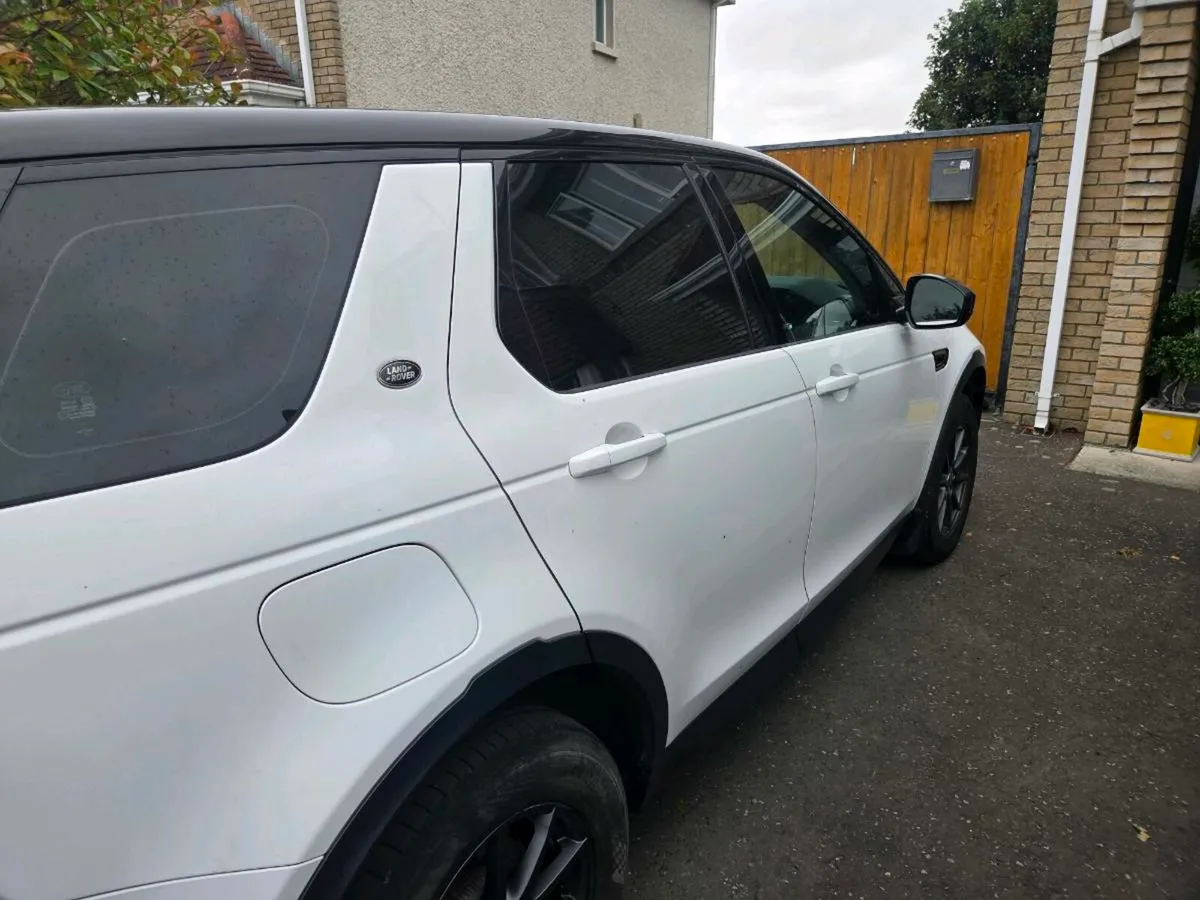 Land Rover Discovery Sport 2020 - Image 2