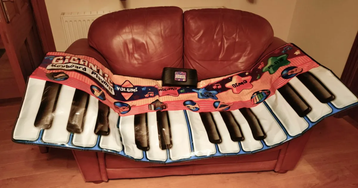 GIGANTIC KEYBOARDS KIDS PLAYMAT (USED). - Image 2