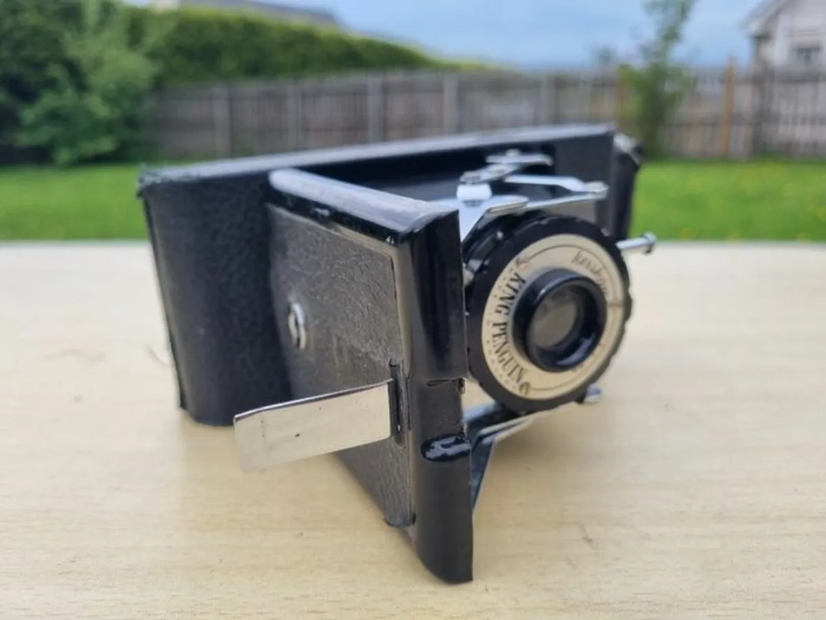 Vintage Kershaw eight-20 King Penguin  camera - Image 4