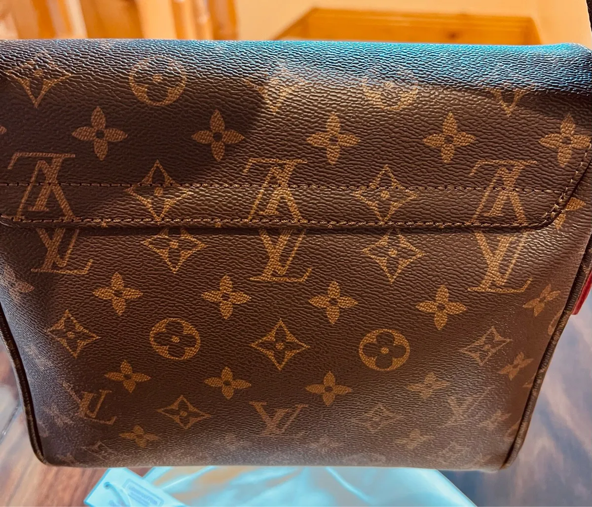 Brand new lv  bag unisex - Image 3