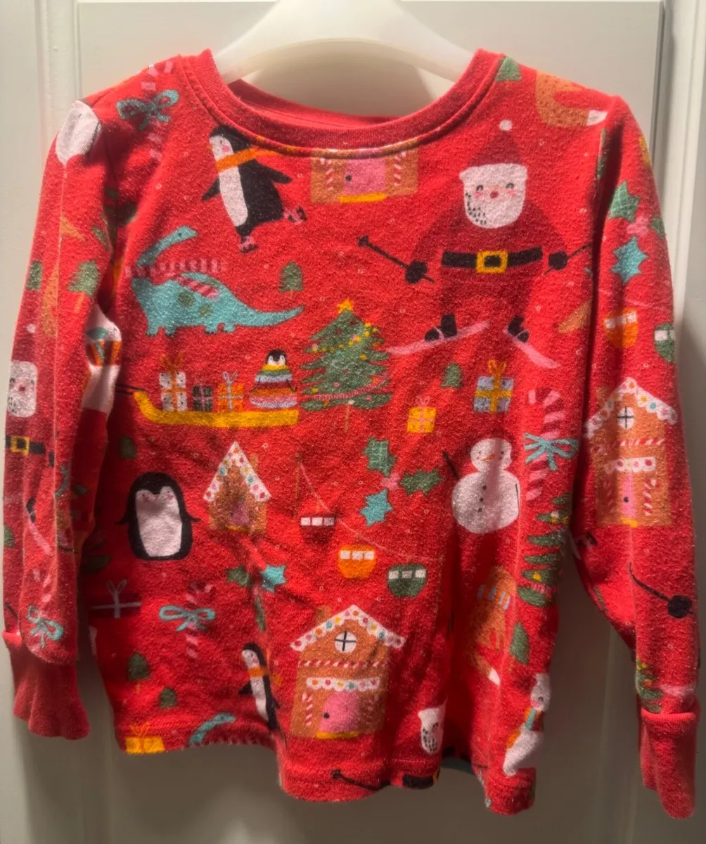 Girls Christmas pyjamas. - Image 1