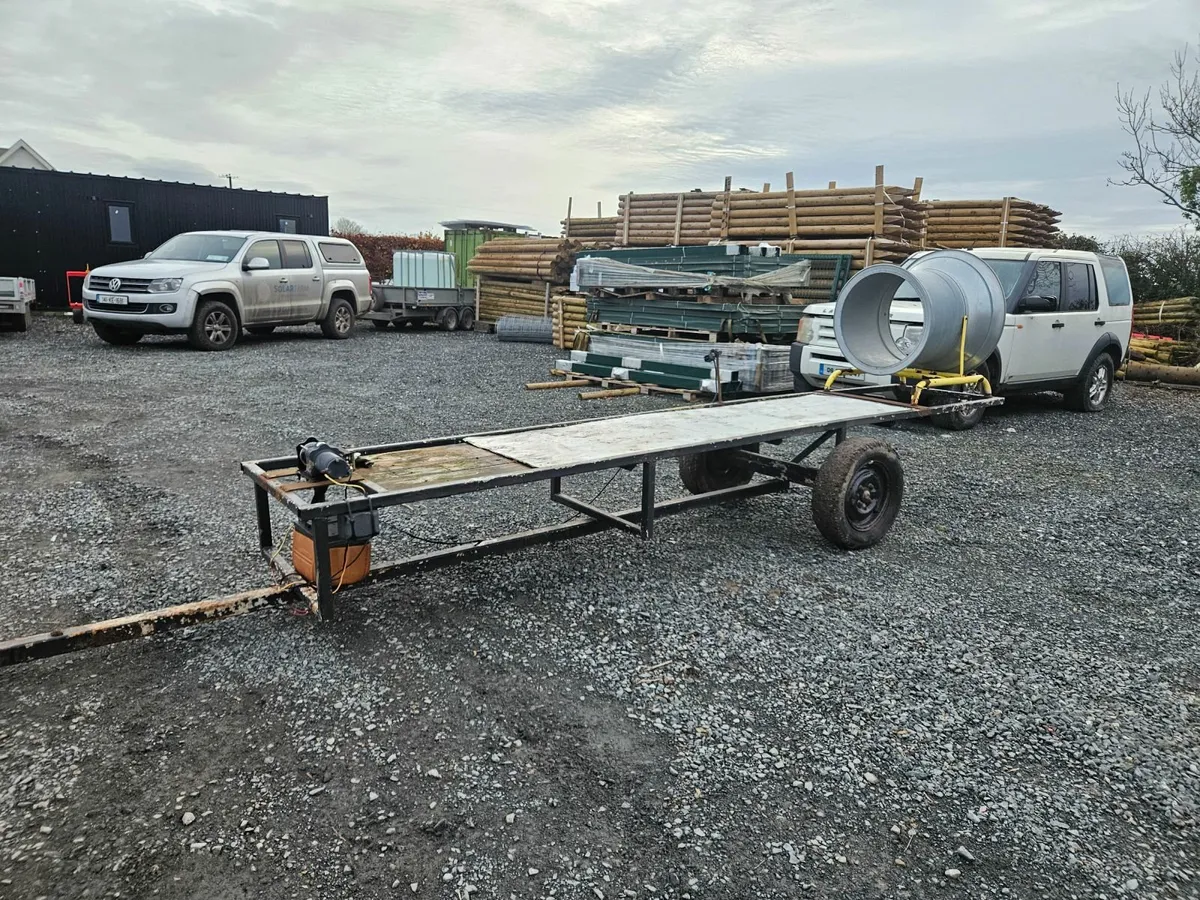 Christmas tree netter - Image 1