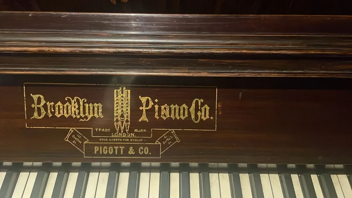 Vintage piano - Image 2