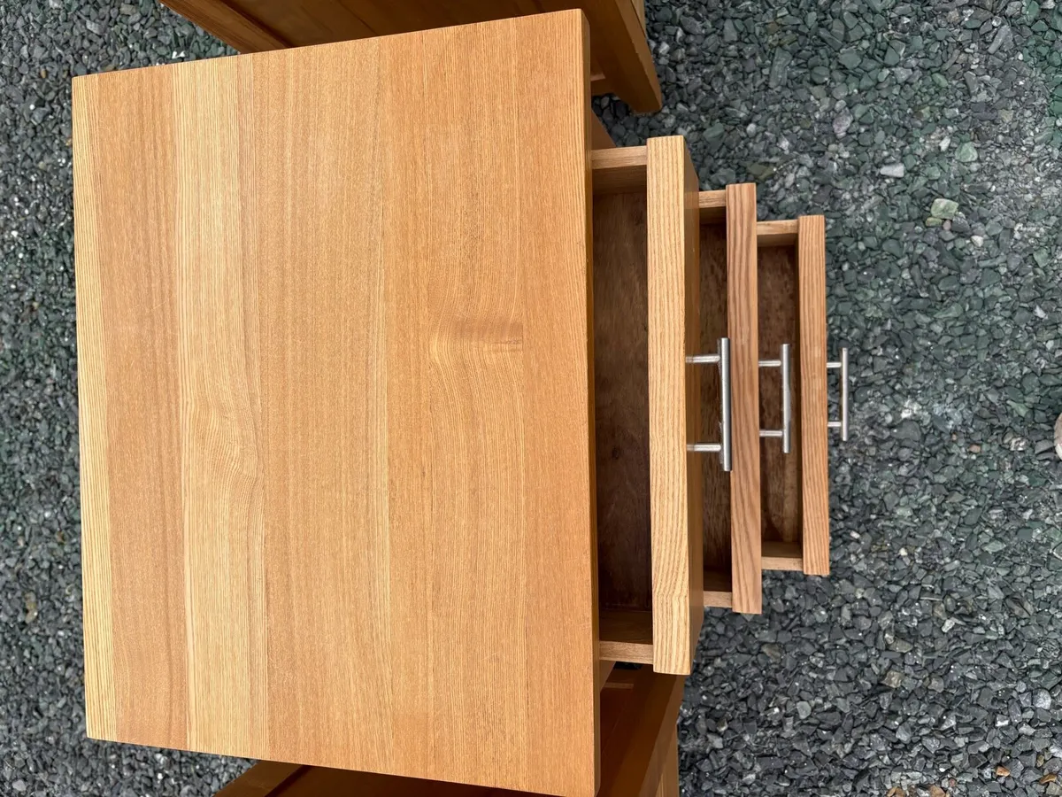 Oak bedside locker - Image 2