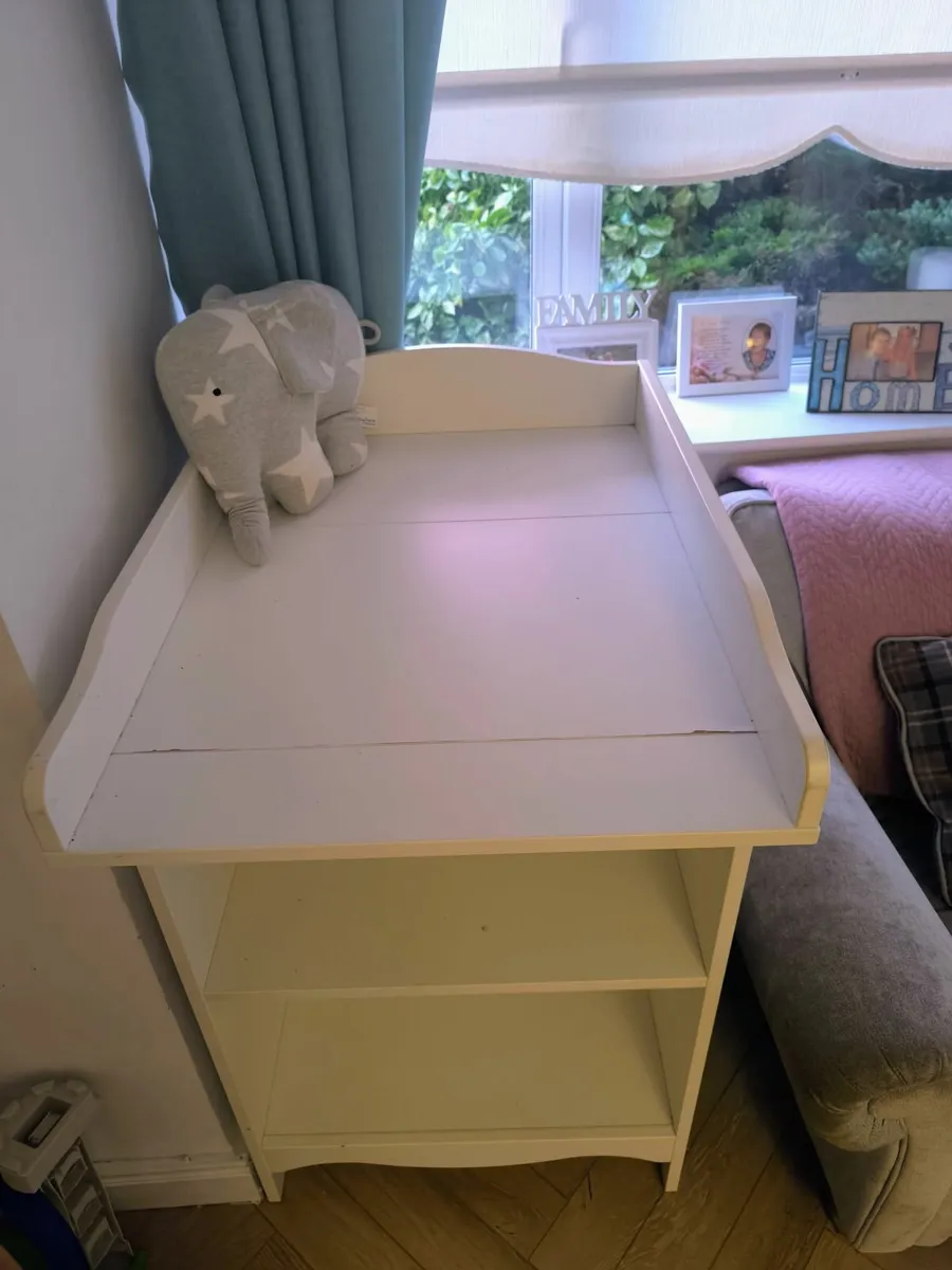 Changing table - Image 1
