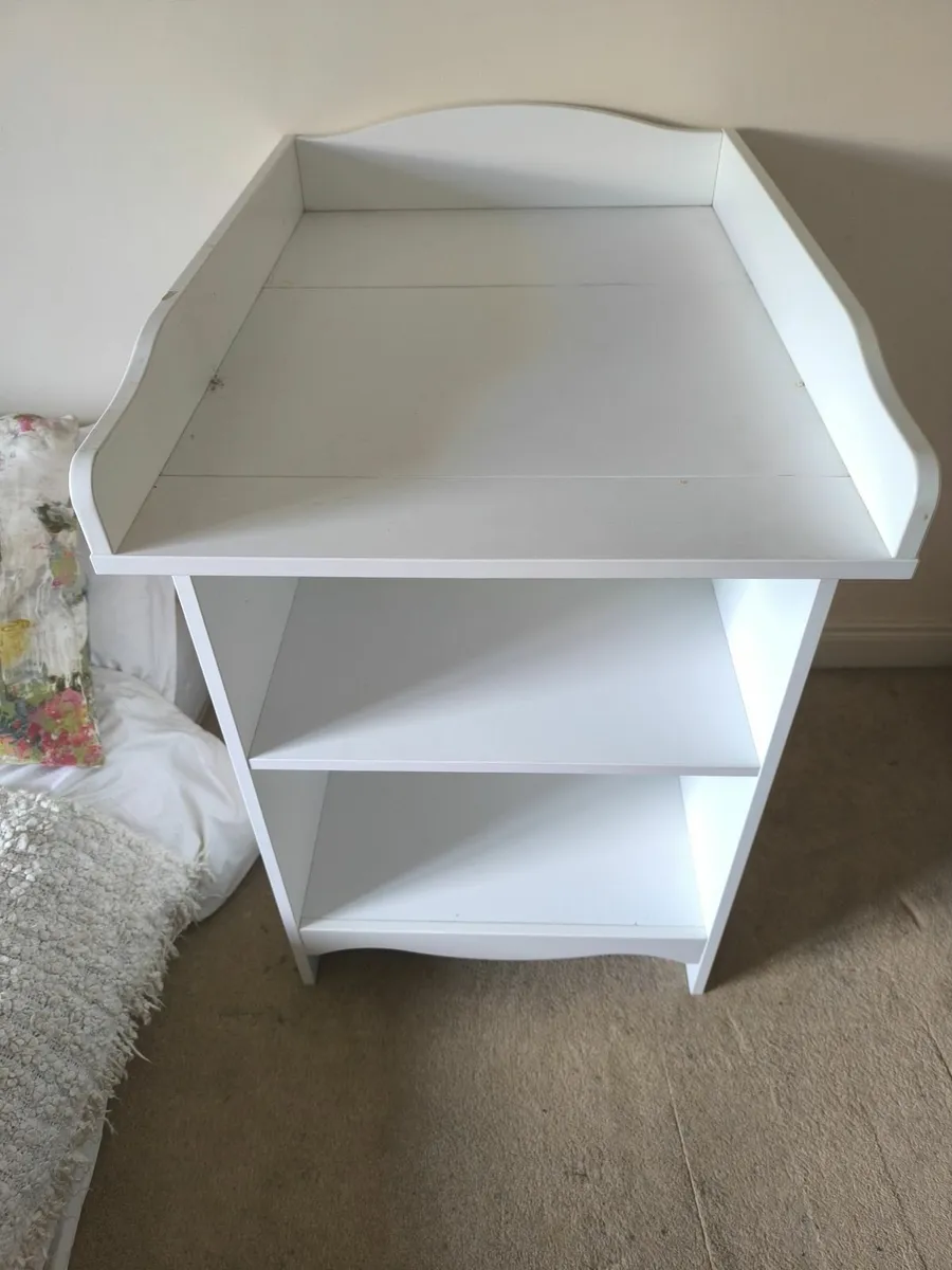 Changing table - Image 2
