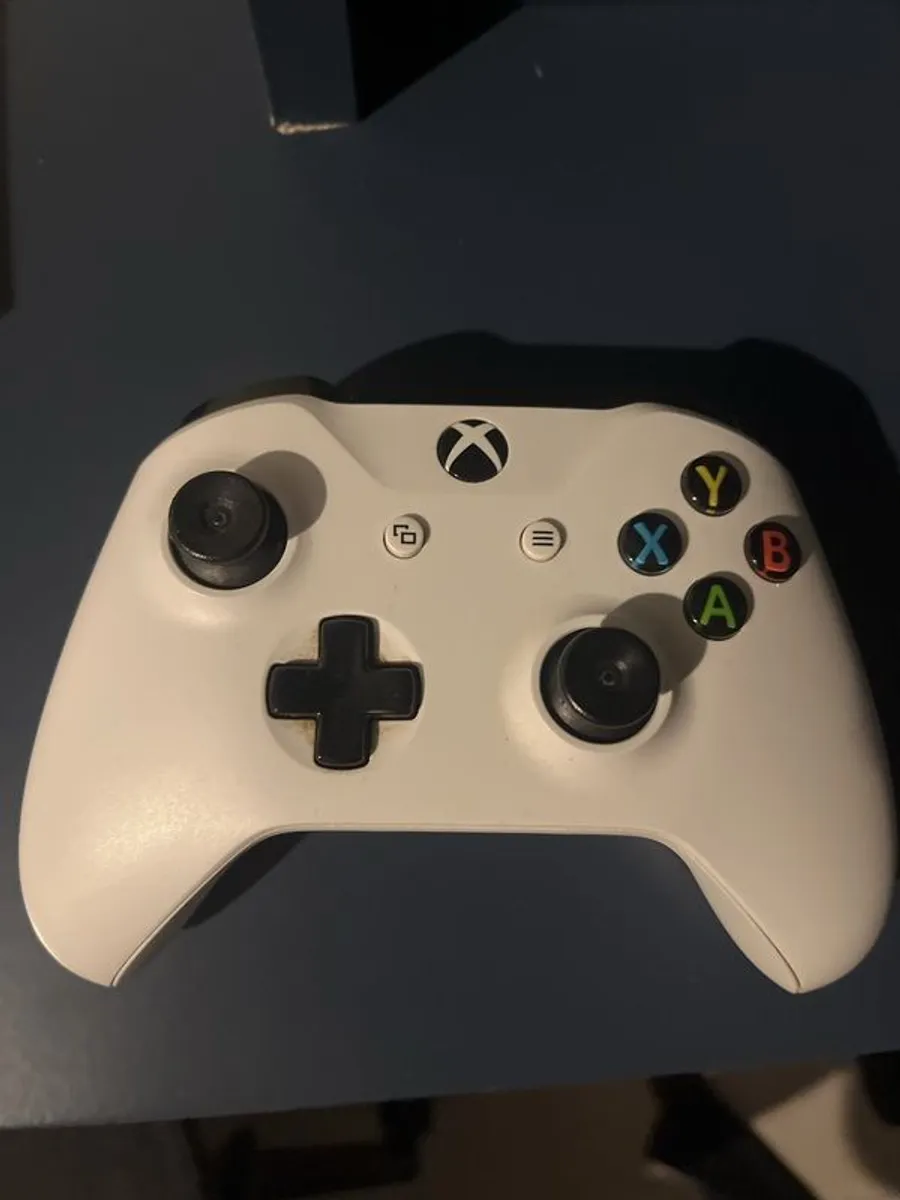 Xbox series S perfect condition with old controller - Image 4