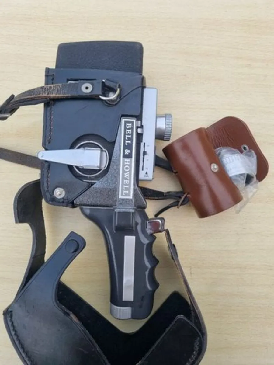 BELL & HOWELL Electric Eye Vintage camera - Image 1