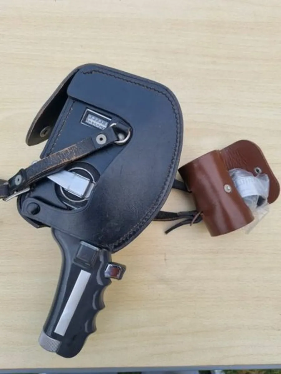 BELL & HOWELL Electric Eye Vintage camera - Image 4