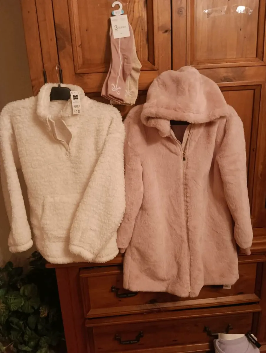 Beautiful ew set of girls clothes and boots 20 lot - Image 1