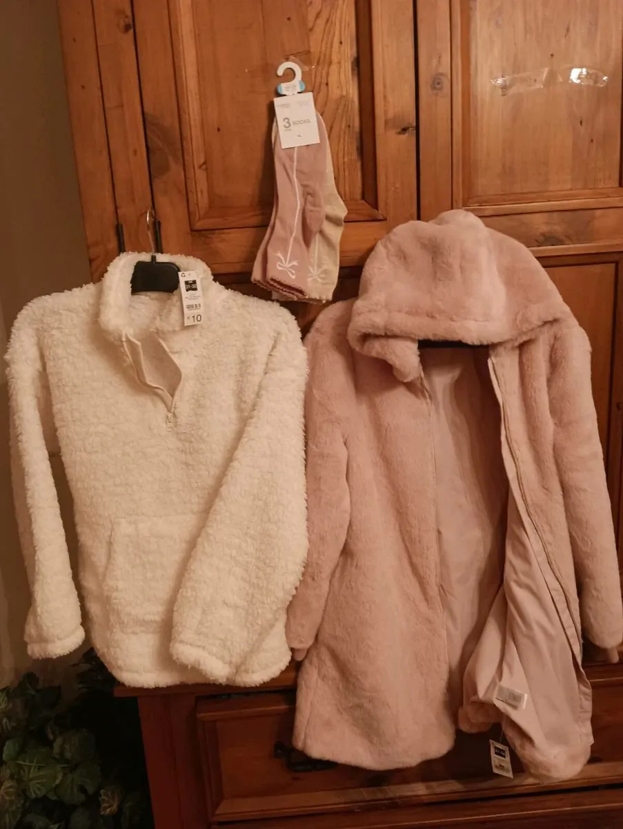 Beautiful ew set of girls clothes and boots 20 lot - Image 2