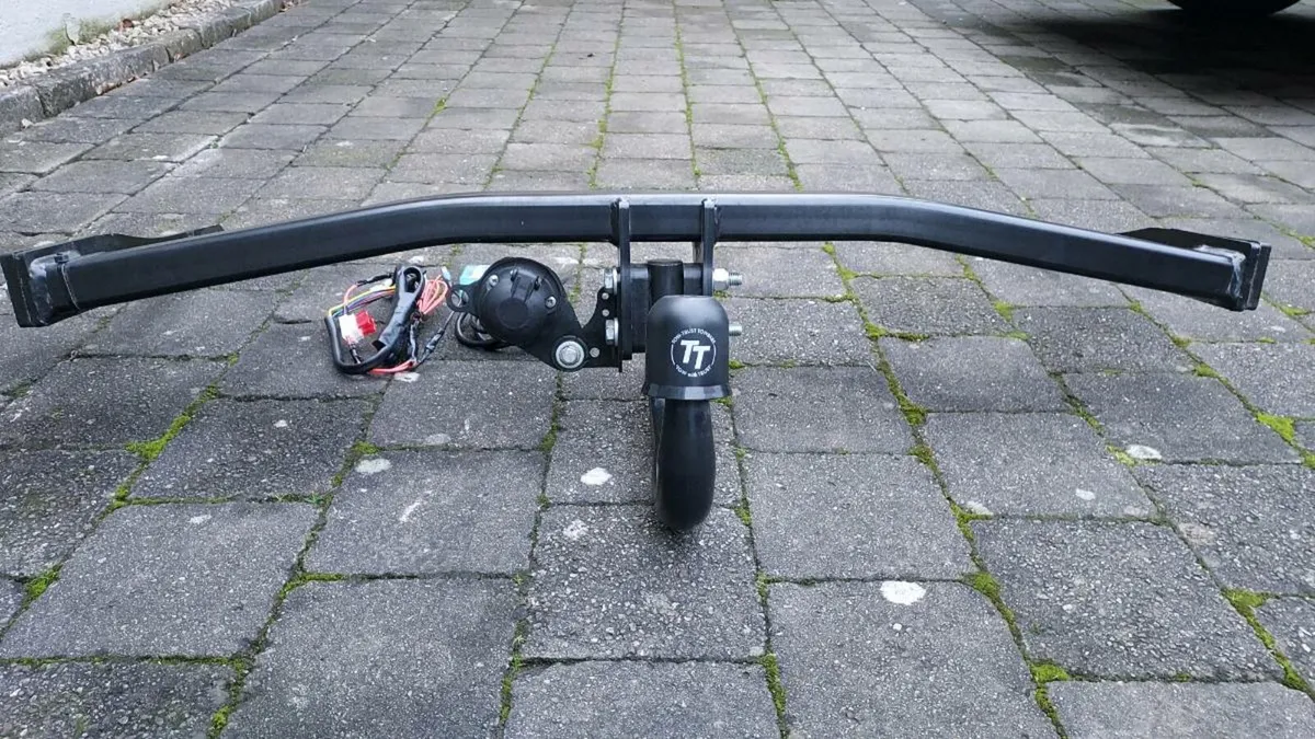 VW PASSAT B7 TOWBAR - Image 1