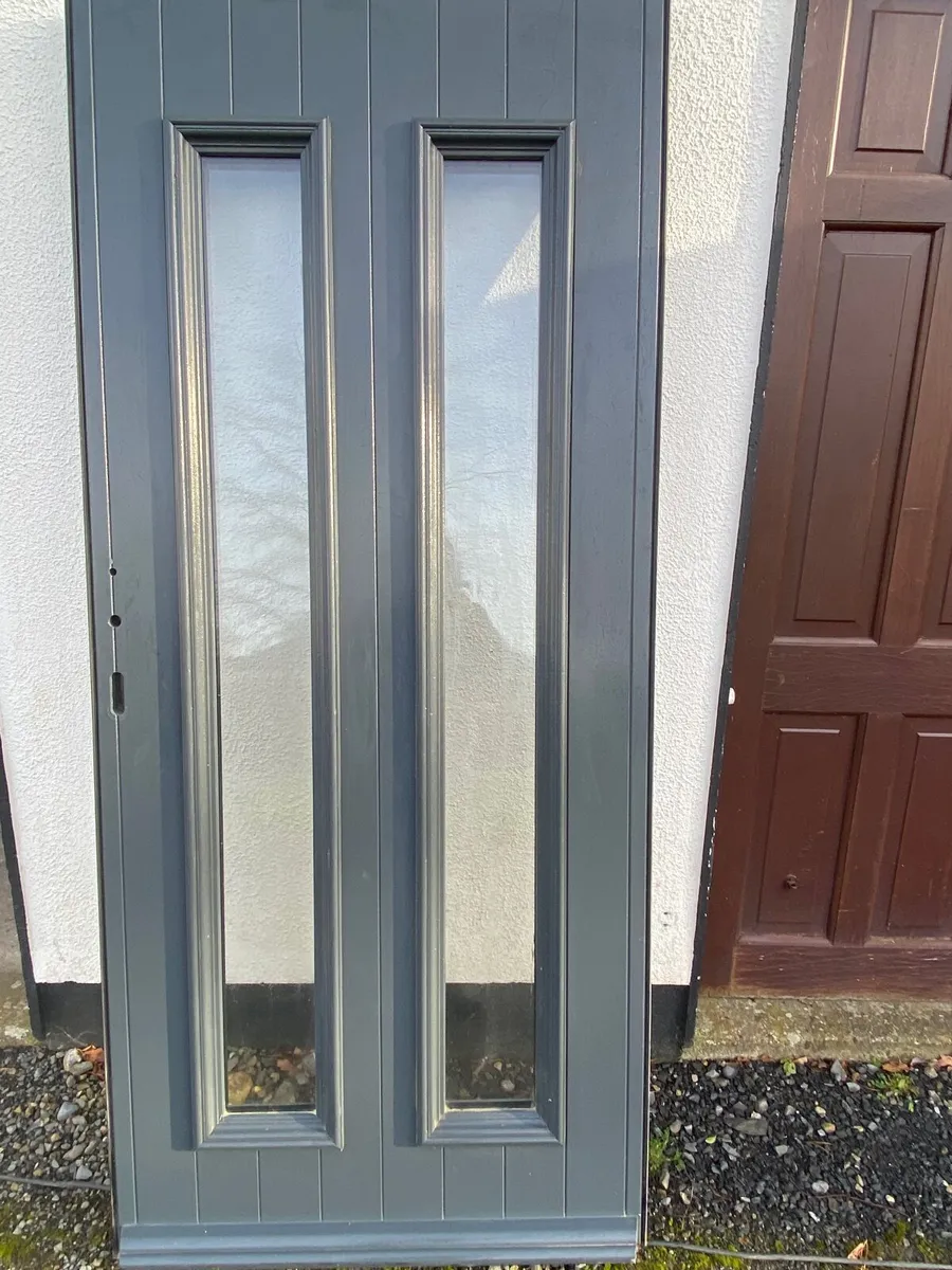 Front door - Image 2